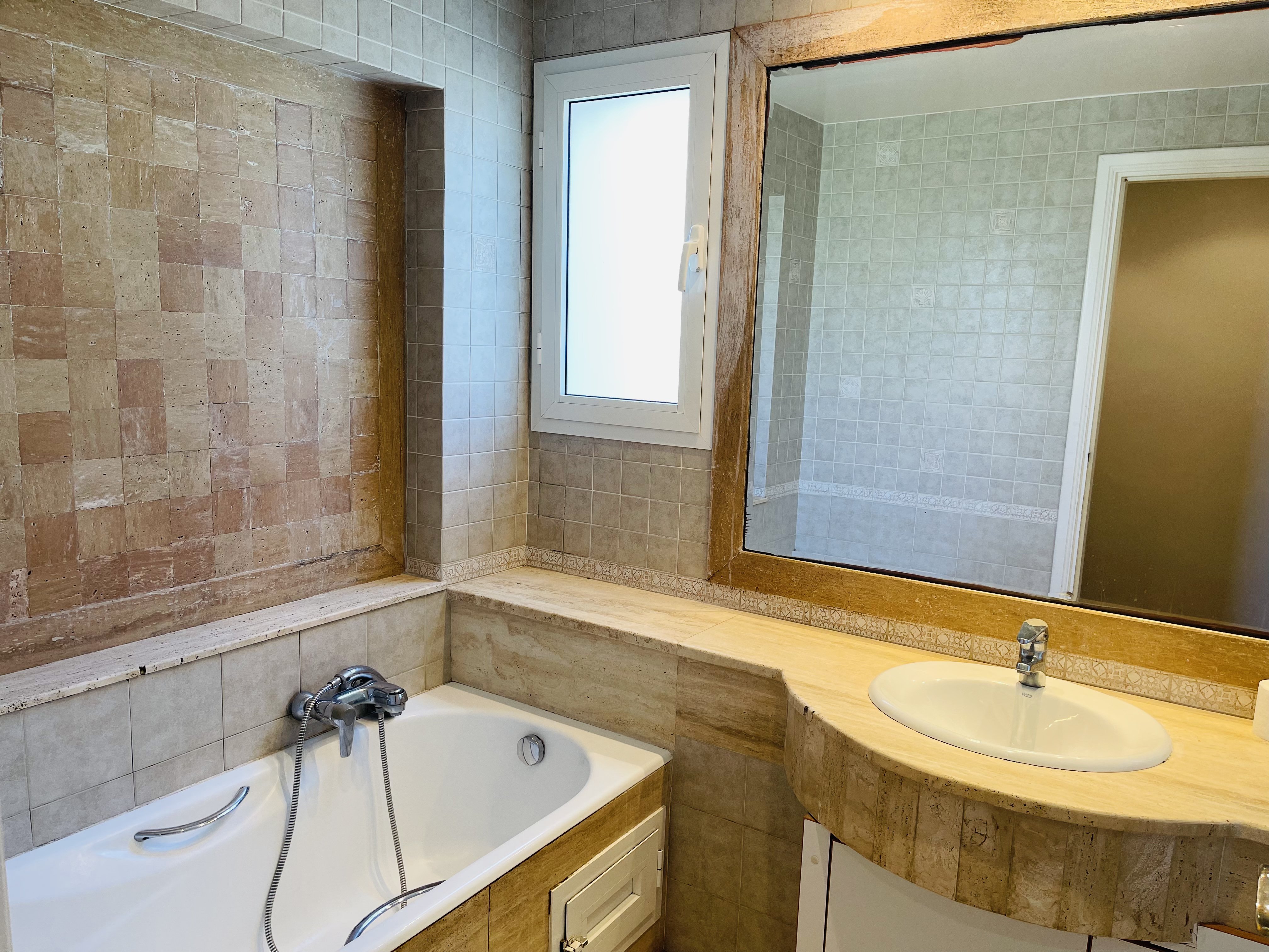 171B6FB2-3ECE-42B1-AB6F-6A6025529FA7