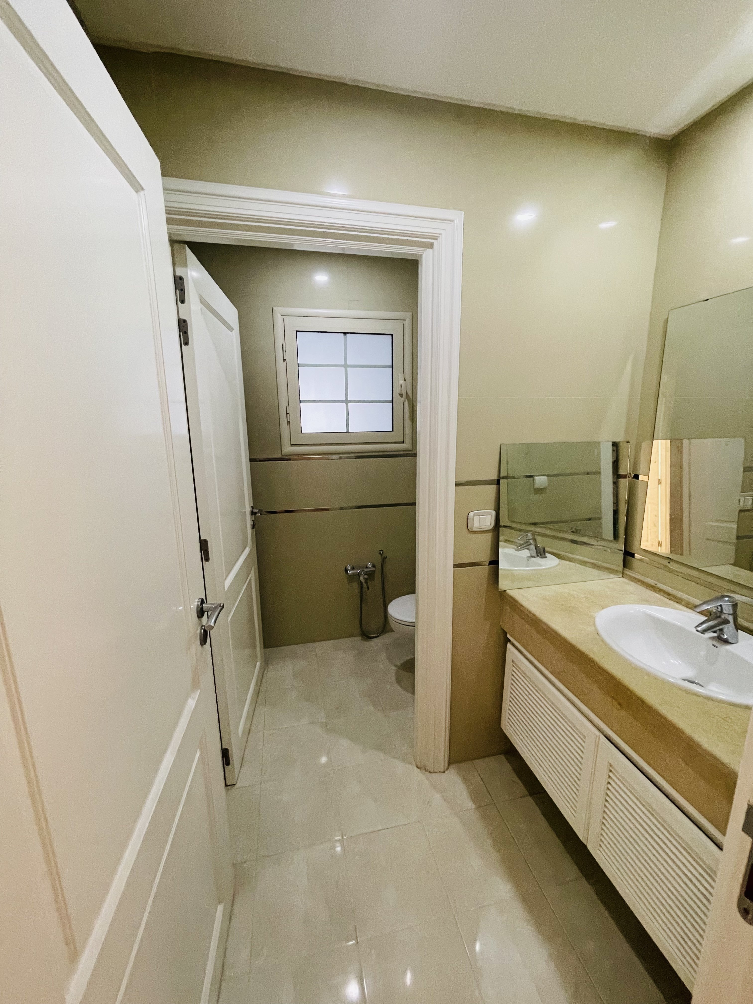 8972DB11-5E80-460B-B389-D85E9D5D35FD