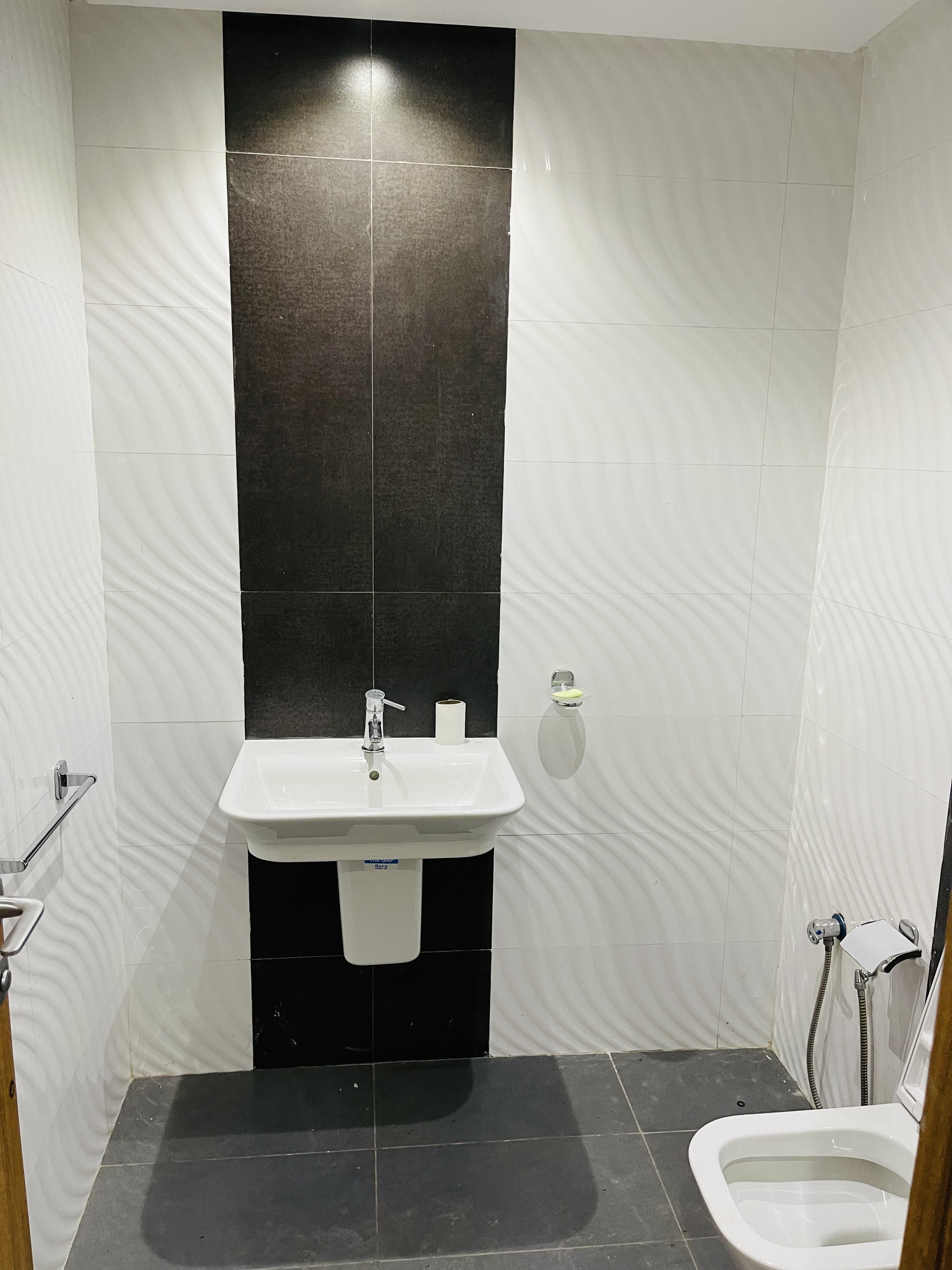 CB475A0D-3A70-4805-AEF9-38617DD0EA36