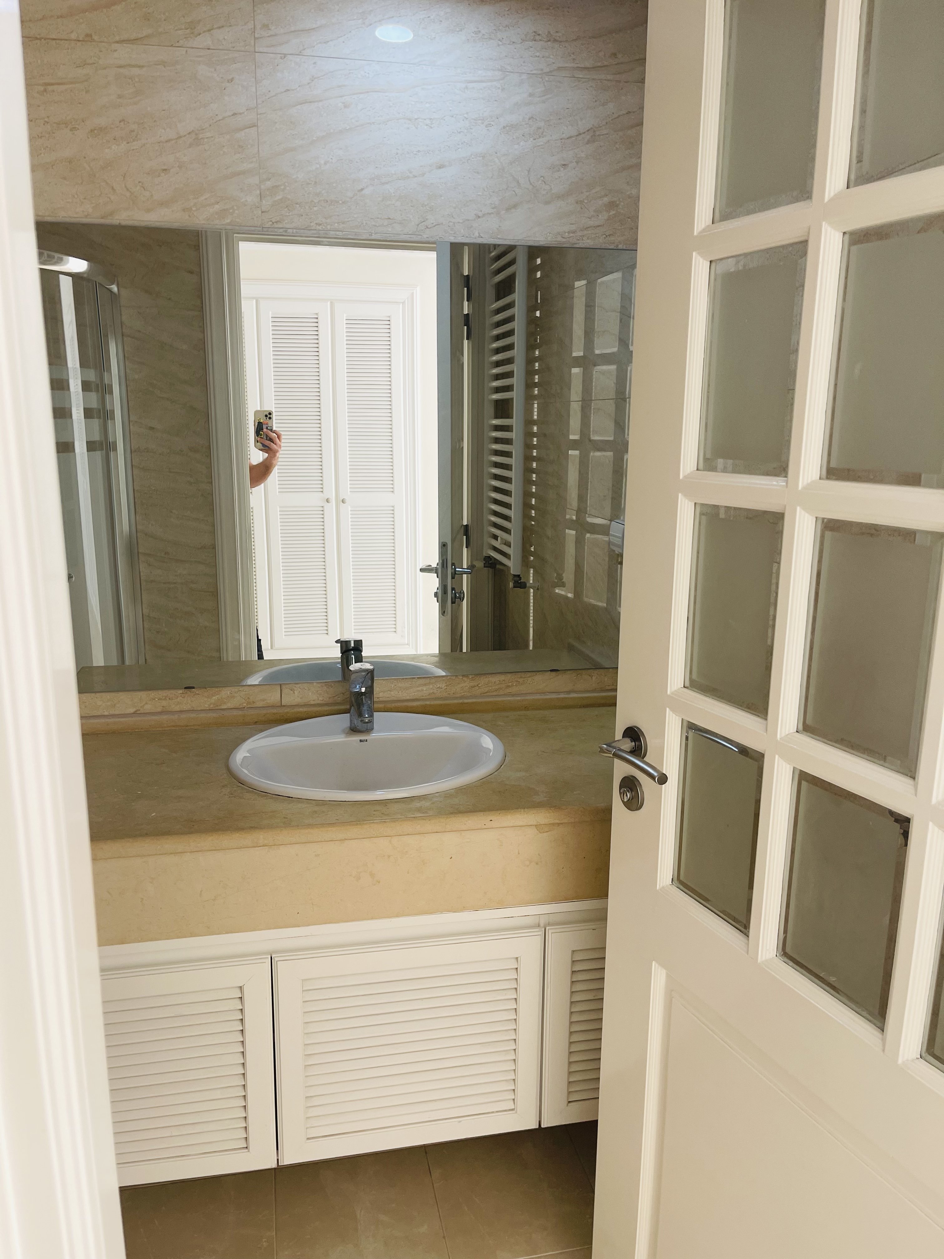 FB4B8361-4D99-4637-8FC4-2D03B8D19768