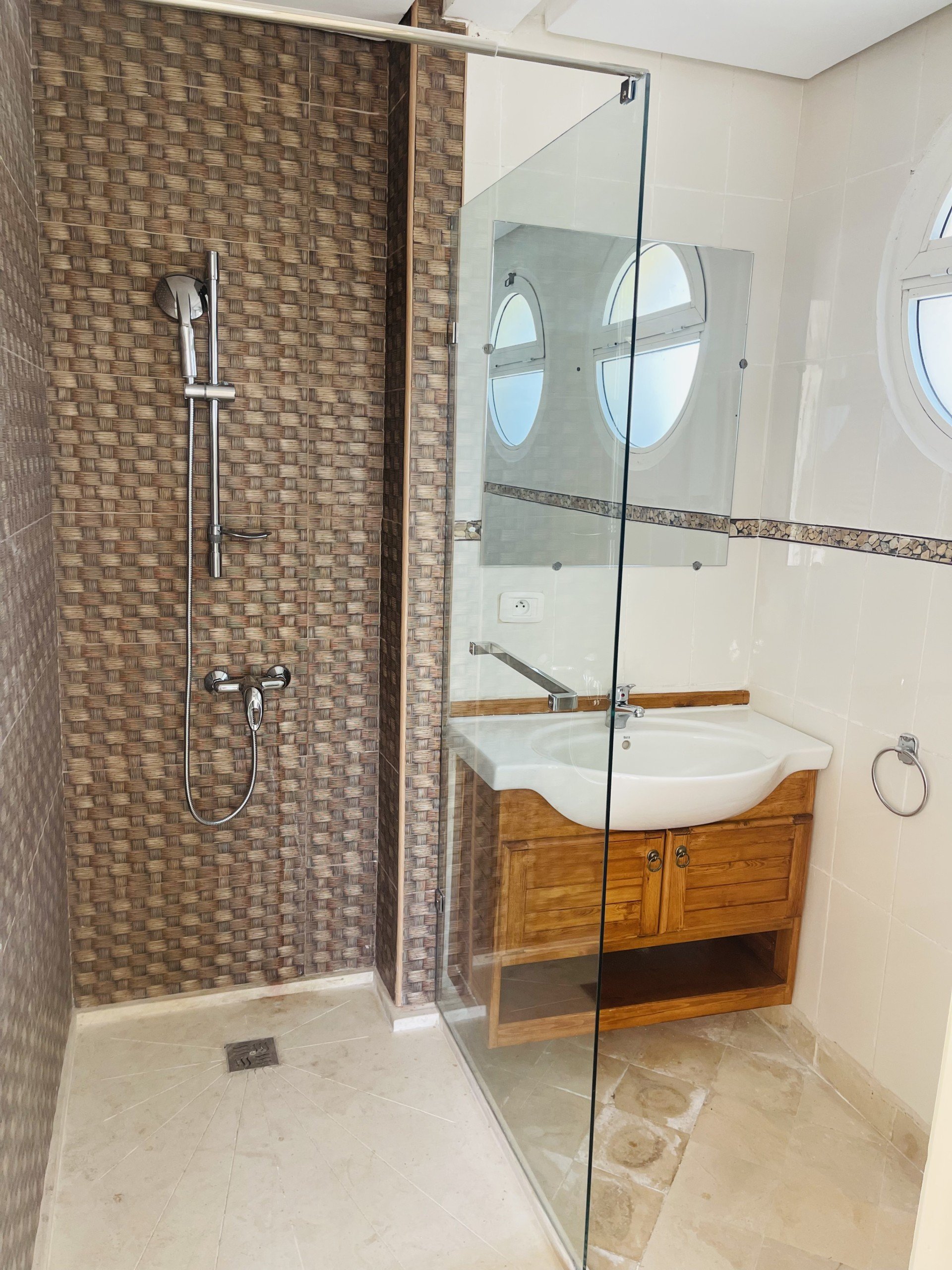 7D00B808-6830-46F0-9626-3CFF87A77669