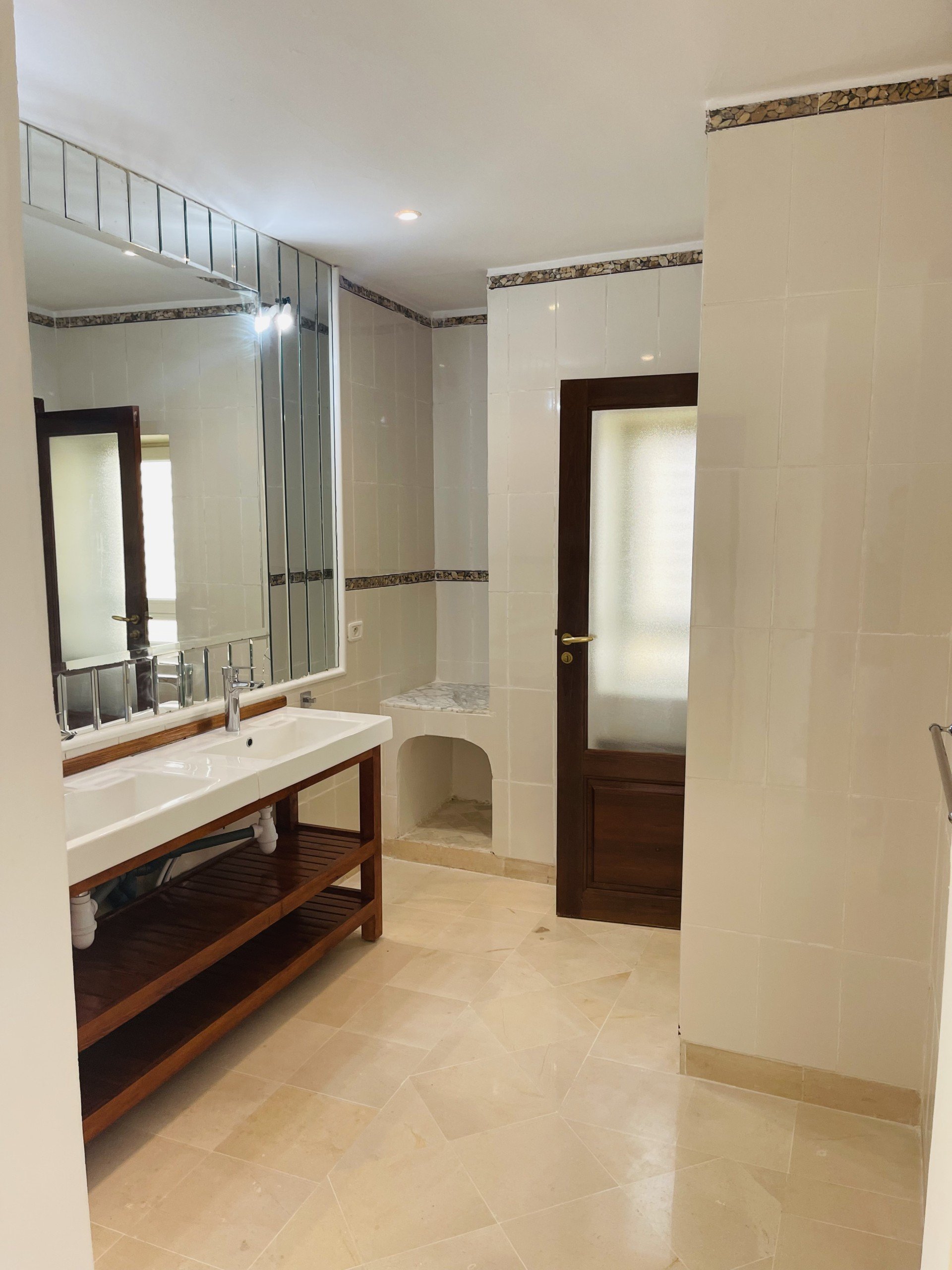 DEAF3822-84FC-4B57-A9E1-A9C1F6A2CFA7