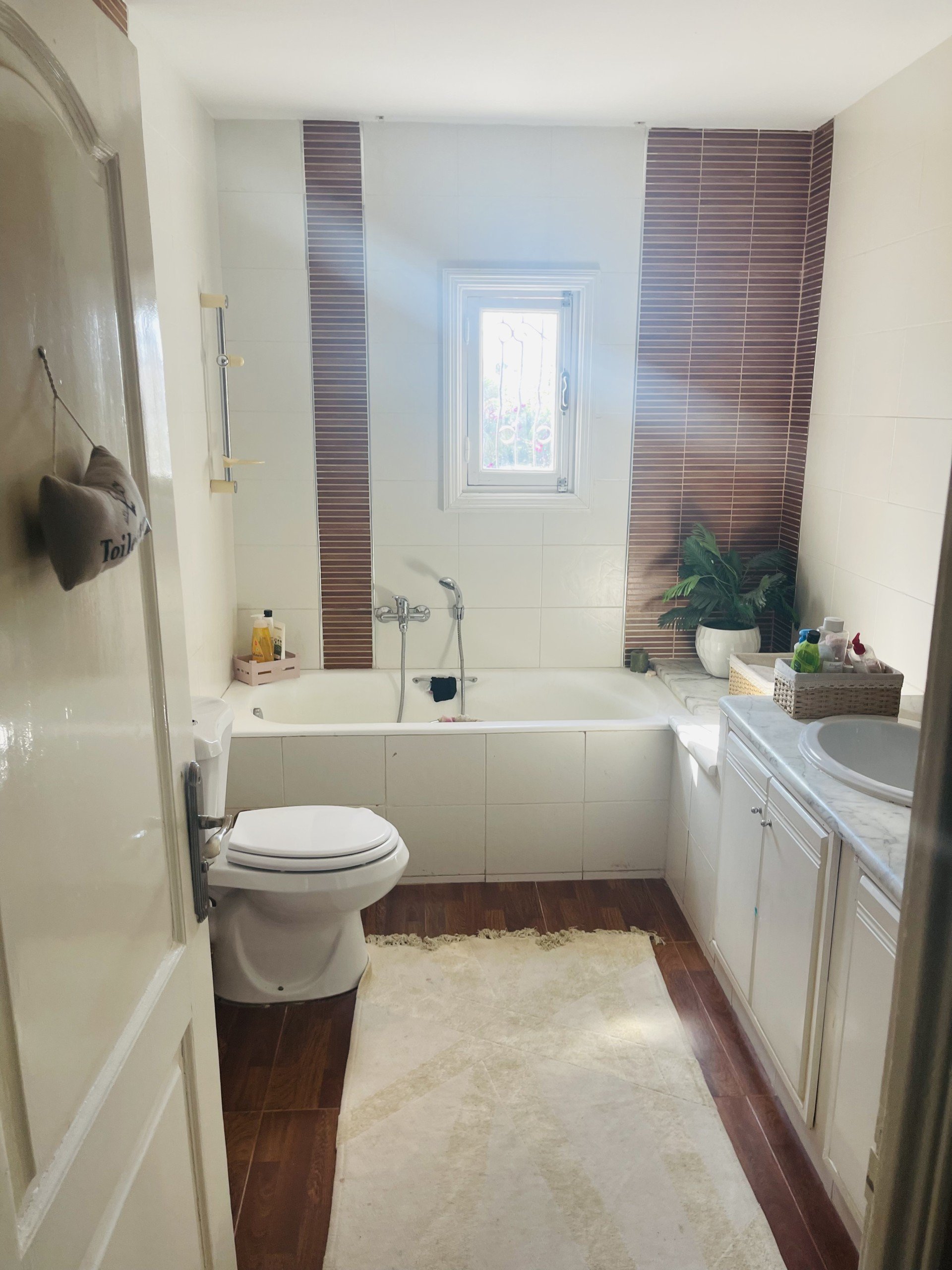 564C6B12-D7D5-420C-8B09-531896552F5C