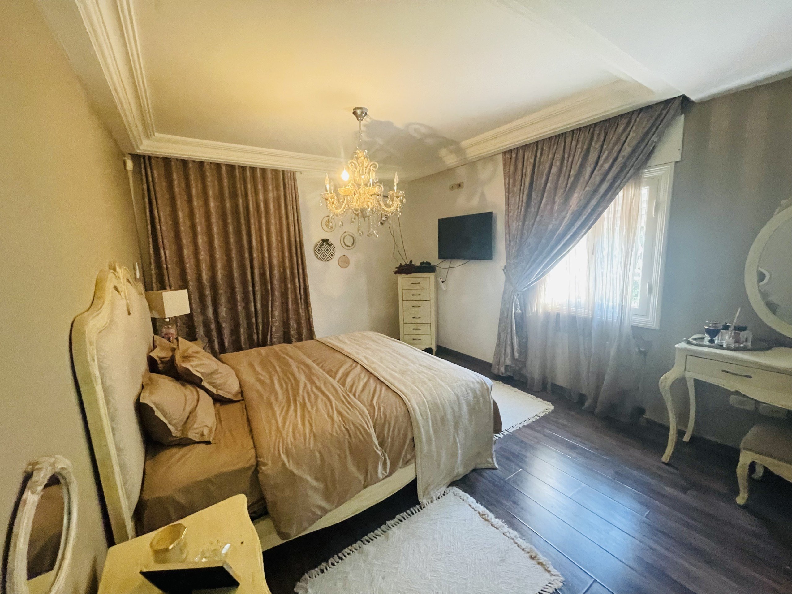 D9A570B3-35EC-4457-84FD-ED78D9EC0467