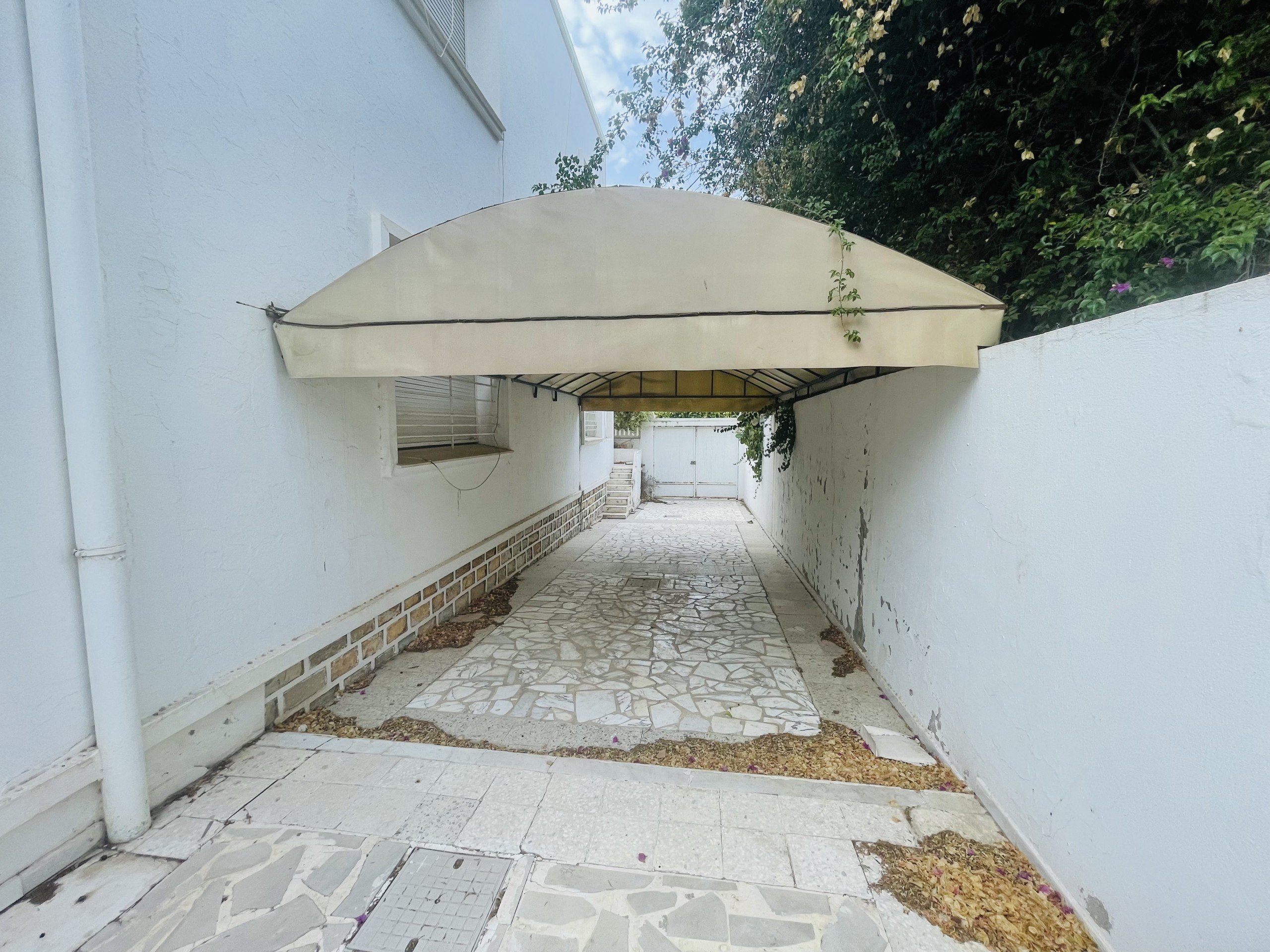 51E47D5E-374B-44C0-8B95-14F7F317E67A