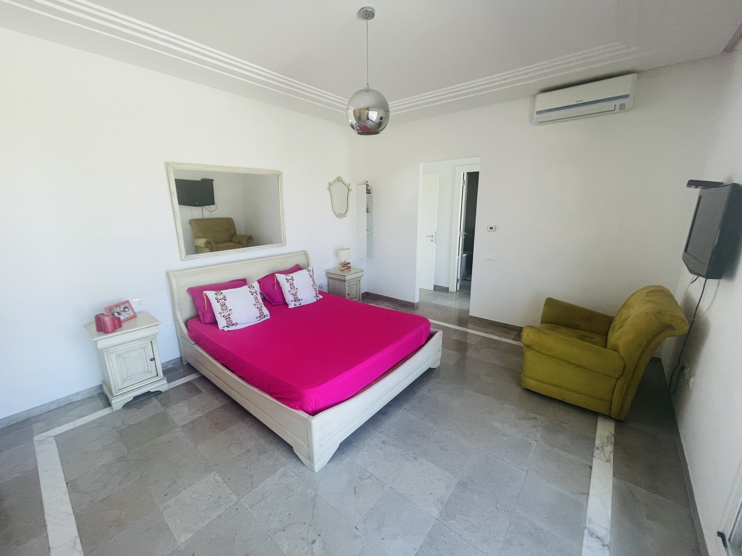 BEEC54C6-6971-476C-88B4-F31E1D91D844