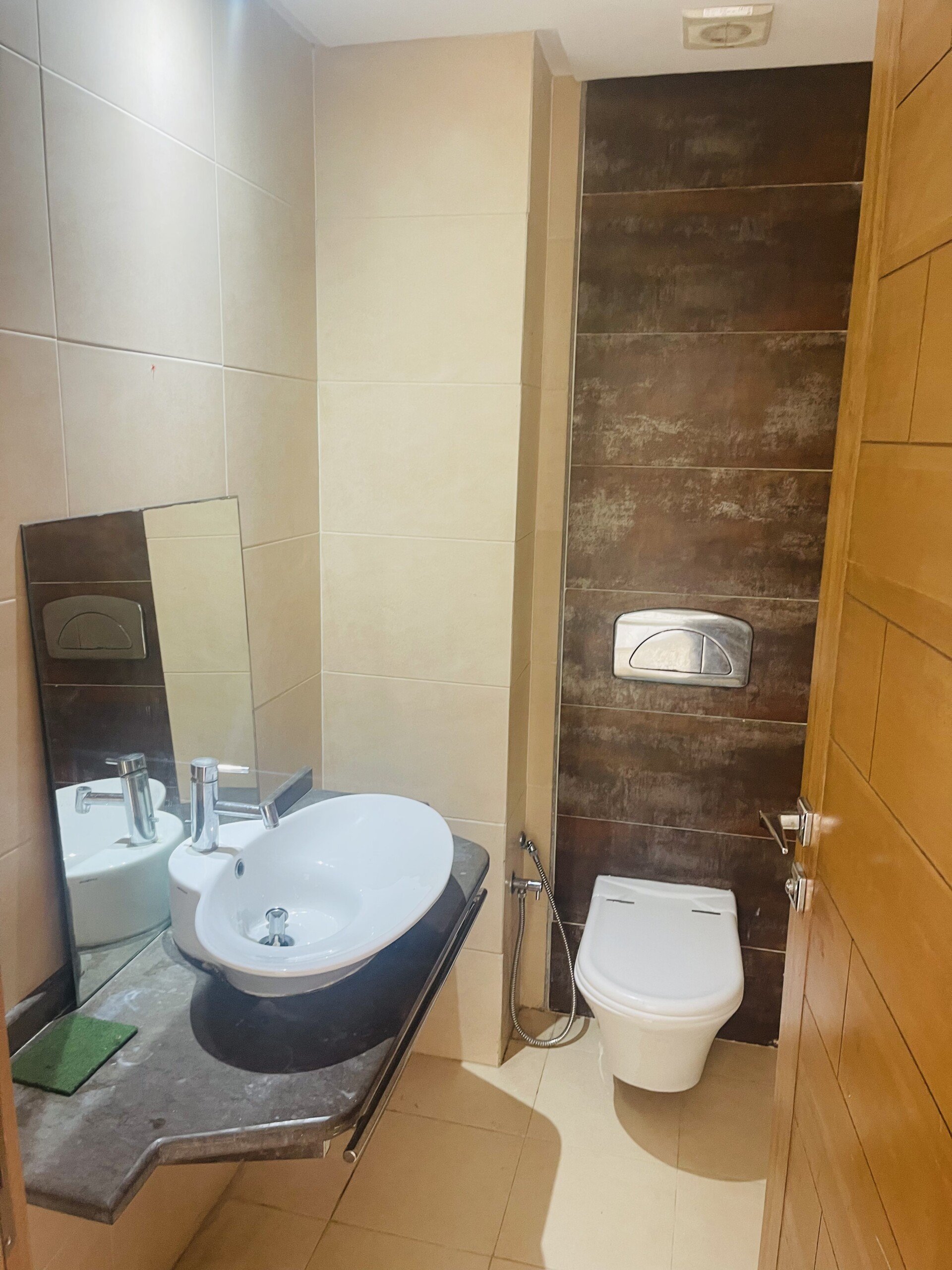 AE41C762-5107-400B-AFD5-26E845FD6DBB